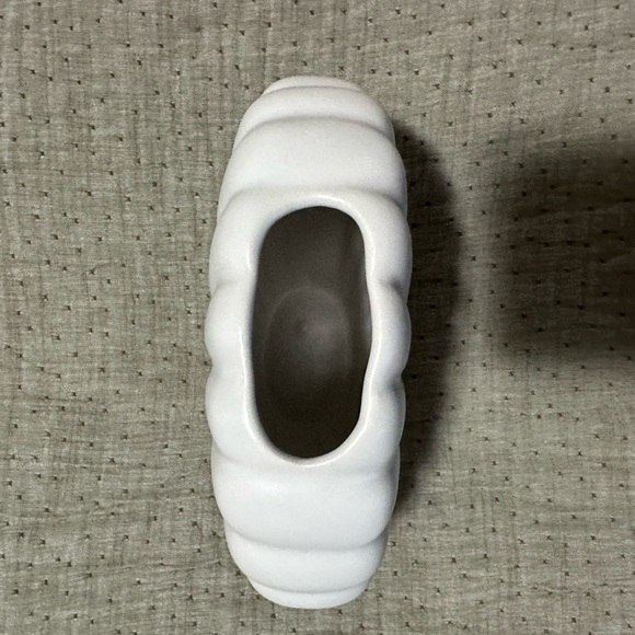 White Shell Vase - Picture 4 of 5